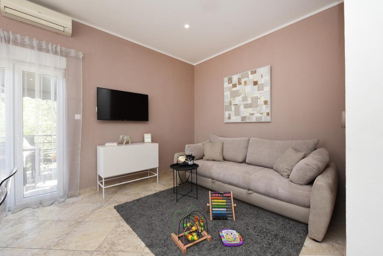 Malako Family Apartments Seline Eksteriør billede