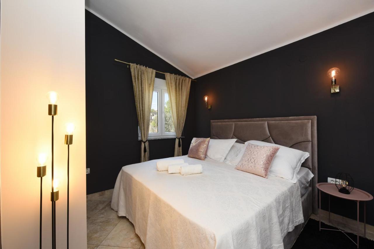 Malako Family Apartments Seline Eksteriør billede