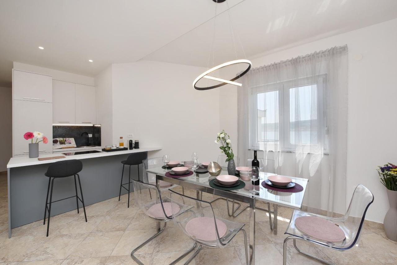 Malako Family Apartments Seline Eksteriør billede
